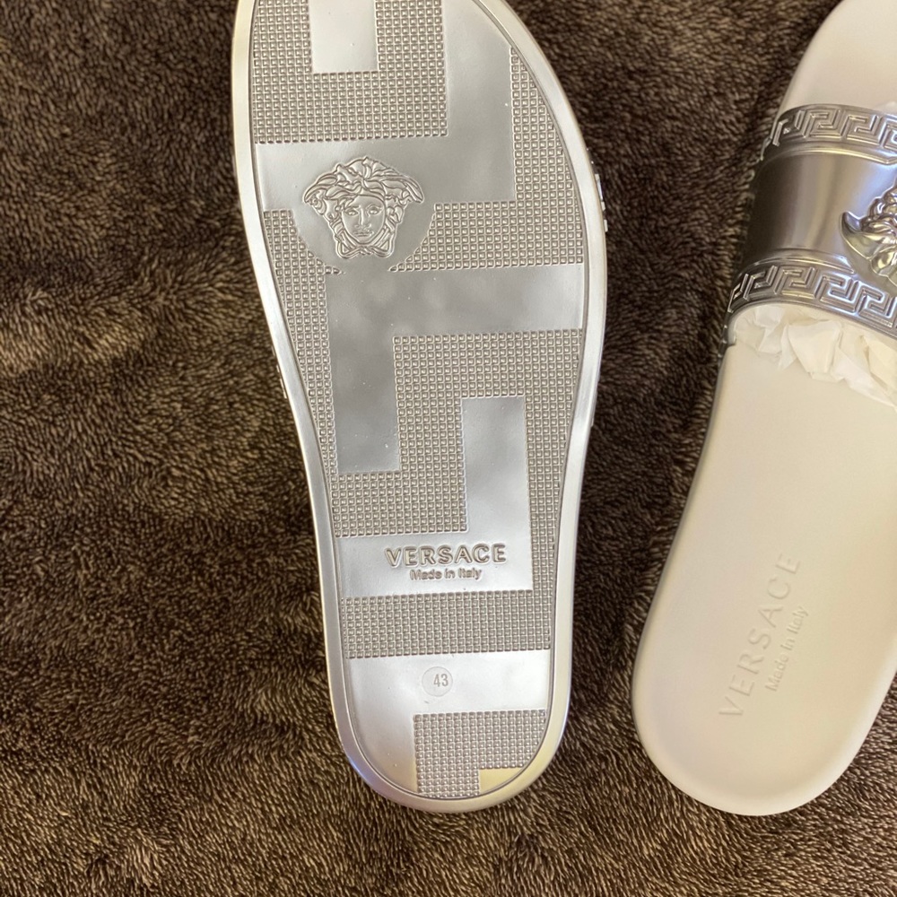 GORGEOUS VERSACE MEDUSA SLIDES - Picture 4 of 8